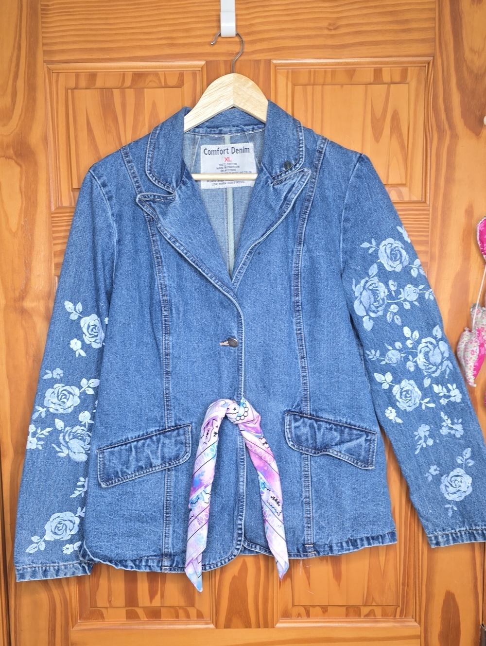 Elegant Women's Blue Floral Embroidered Denim Jacket